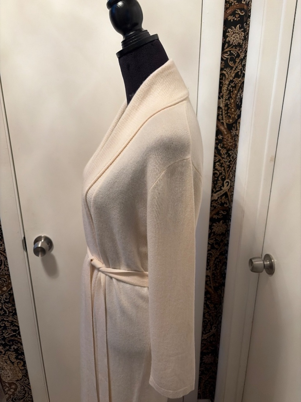 100% Cashmere Neiman Marcus Cream Belted Knit Robe - Picture 10 of 14